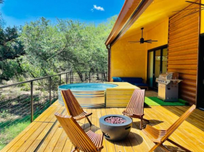 Gorgeous Modern Cabin w Heated Pool, Firepit